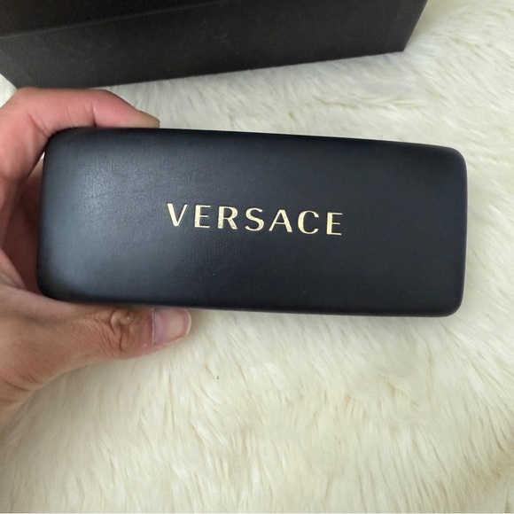 Versace Black Sunglasses with Gold Detail
VE4426BU brand new - Picture 4 of 8